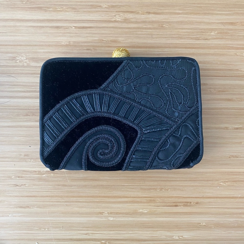 VINTAGE SHARIF Black Velvet Embroidered Clutch/Crossbody
